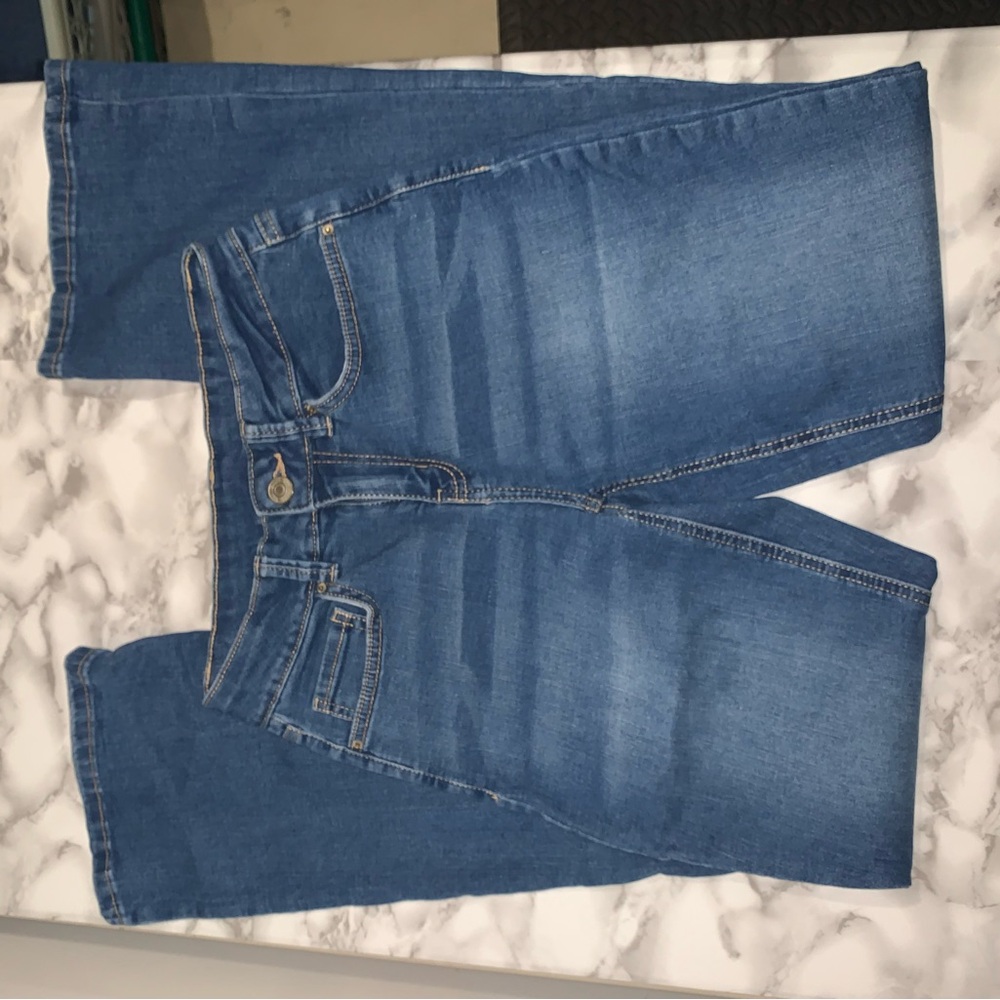 Women’s Boot Cut Stretch Jeans in Medium Blue